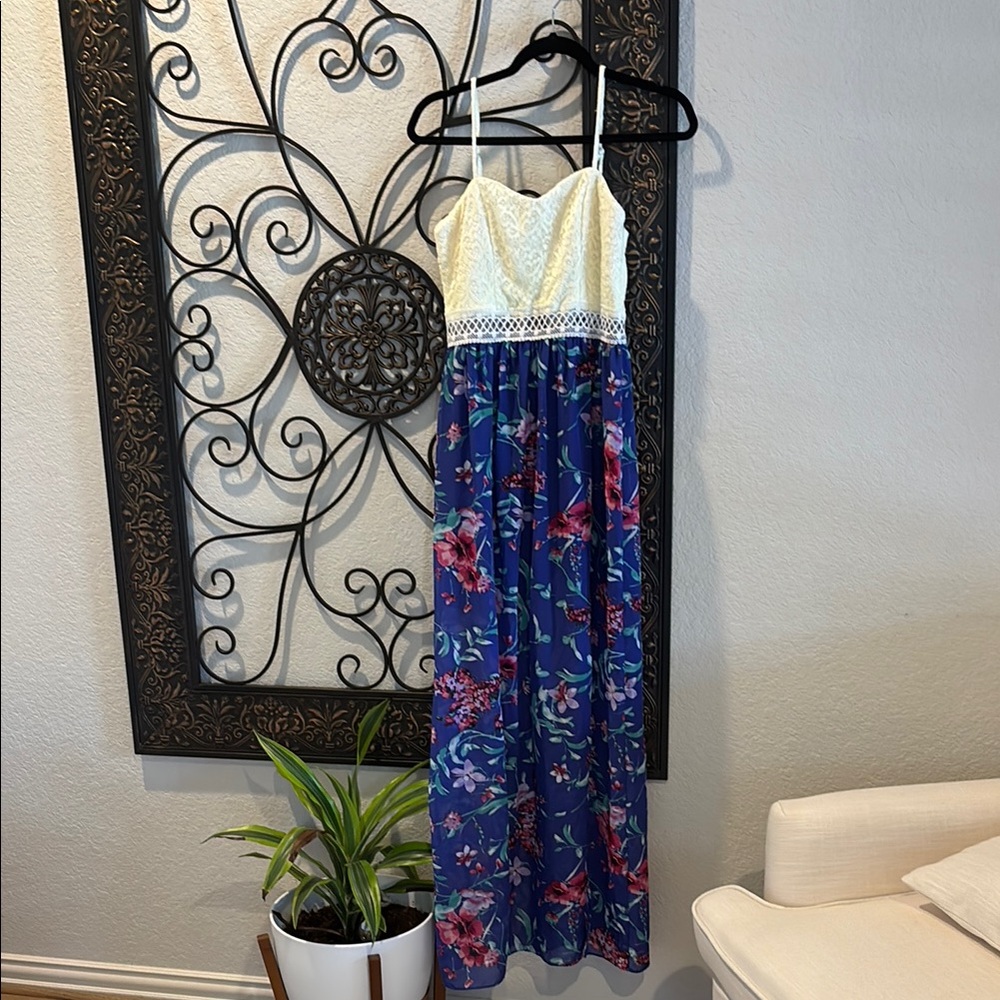 BCX White and Blue Sleeveless Sundress